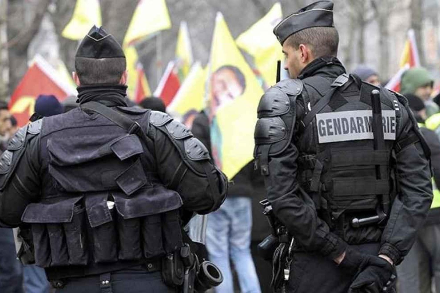 İsviçre ve Avrupa'da YPG/SDG Yandaşlarına Sert Müdahale, Büyükelçiliğe Boya Saldırısı