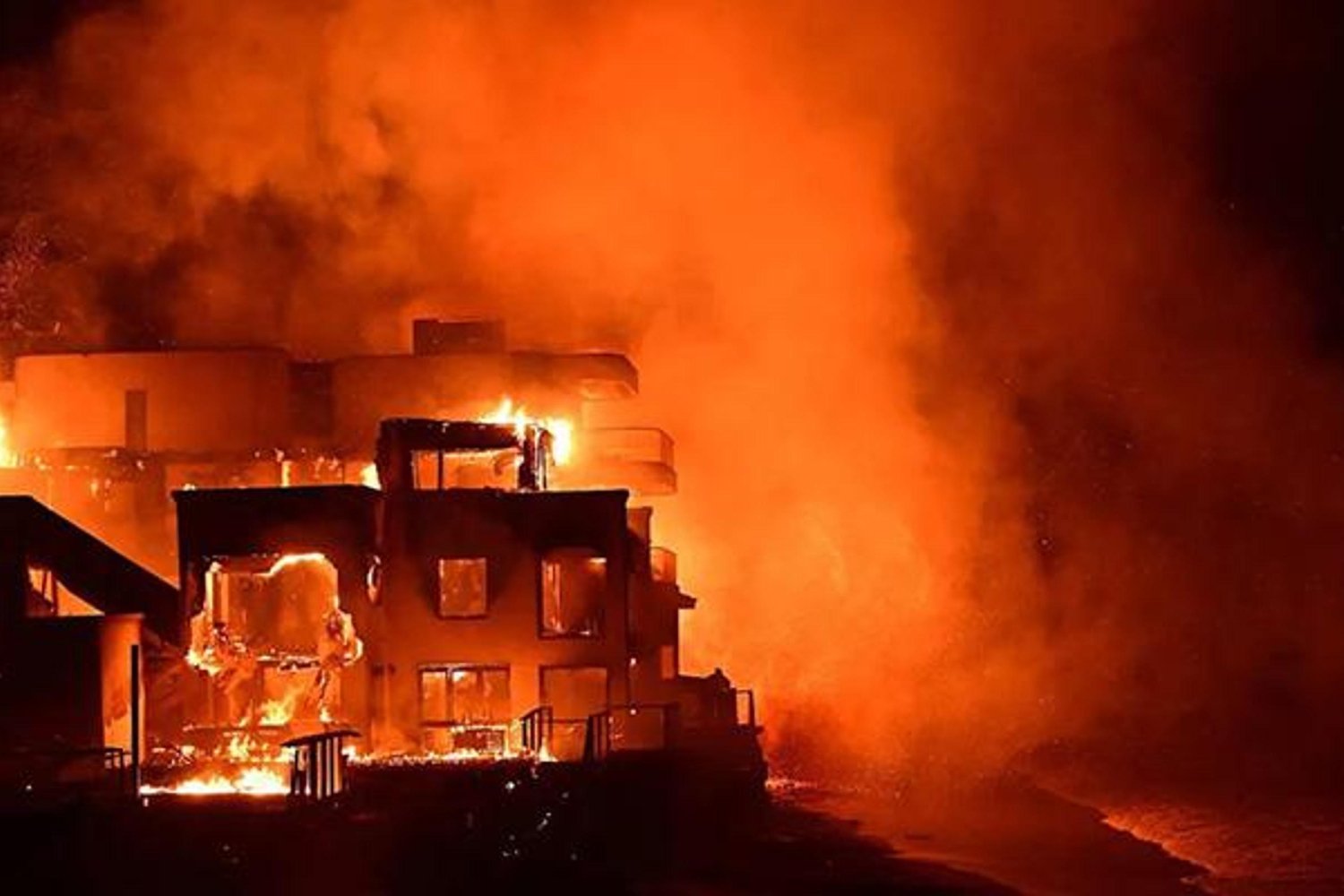 Avustralya Otways Bölgesinde Yangınlar: 1100 Kişi Tahliye Ediliyor