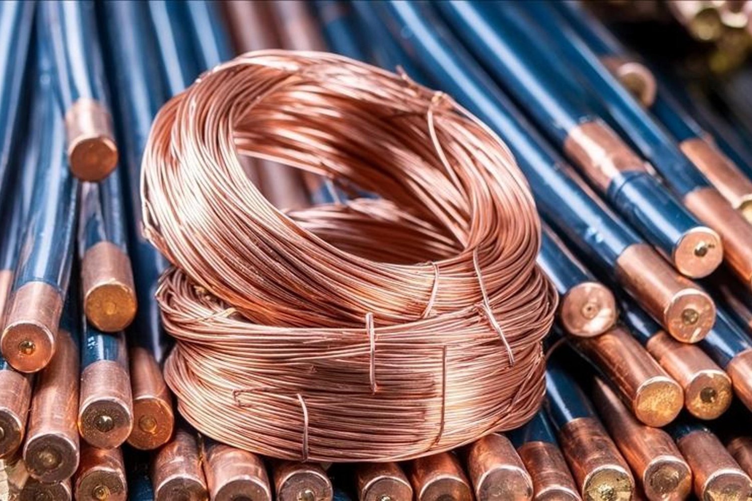 Bakır Fiyatlarındaki Yükseliş Sürdürüyor: Küresel Ekonomik İvme ve Arz Endişeleri Devam Ediyor