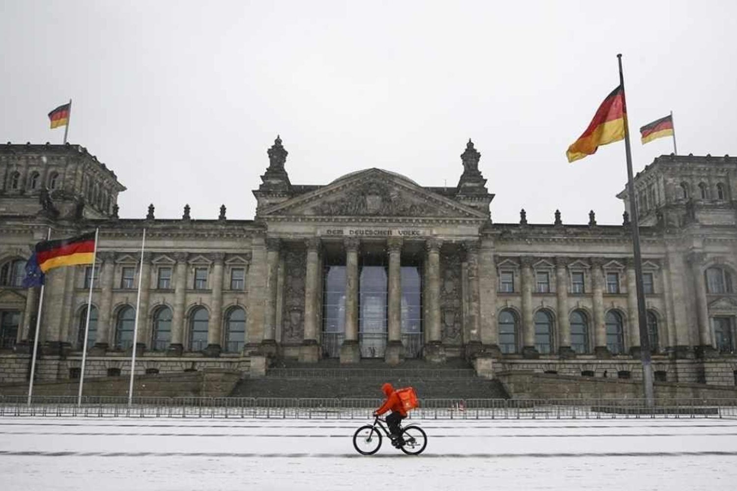 Berlin’de Elektrik Kesintisi Sona Erdi: 100 Saatlik Kabusu Bitiren Onarım