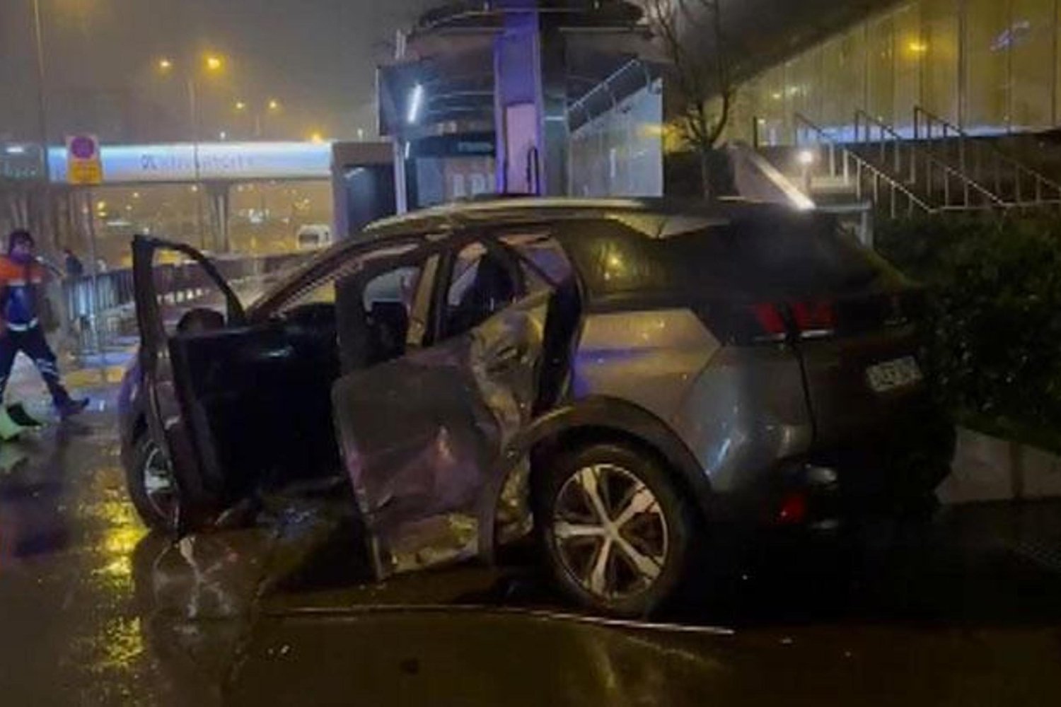 İstanbul D-100'de Zincirleme Kaza: 2 Yaralı ve 2 Hasarlı Araç