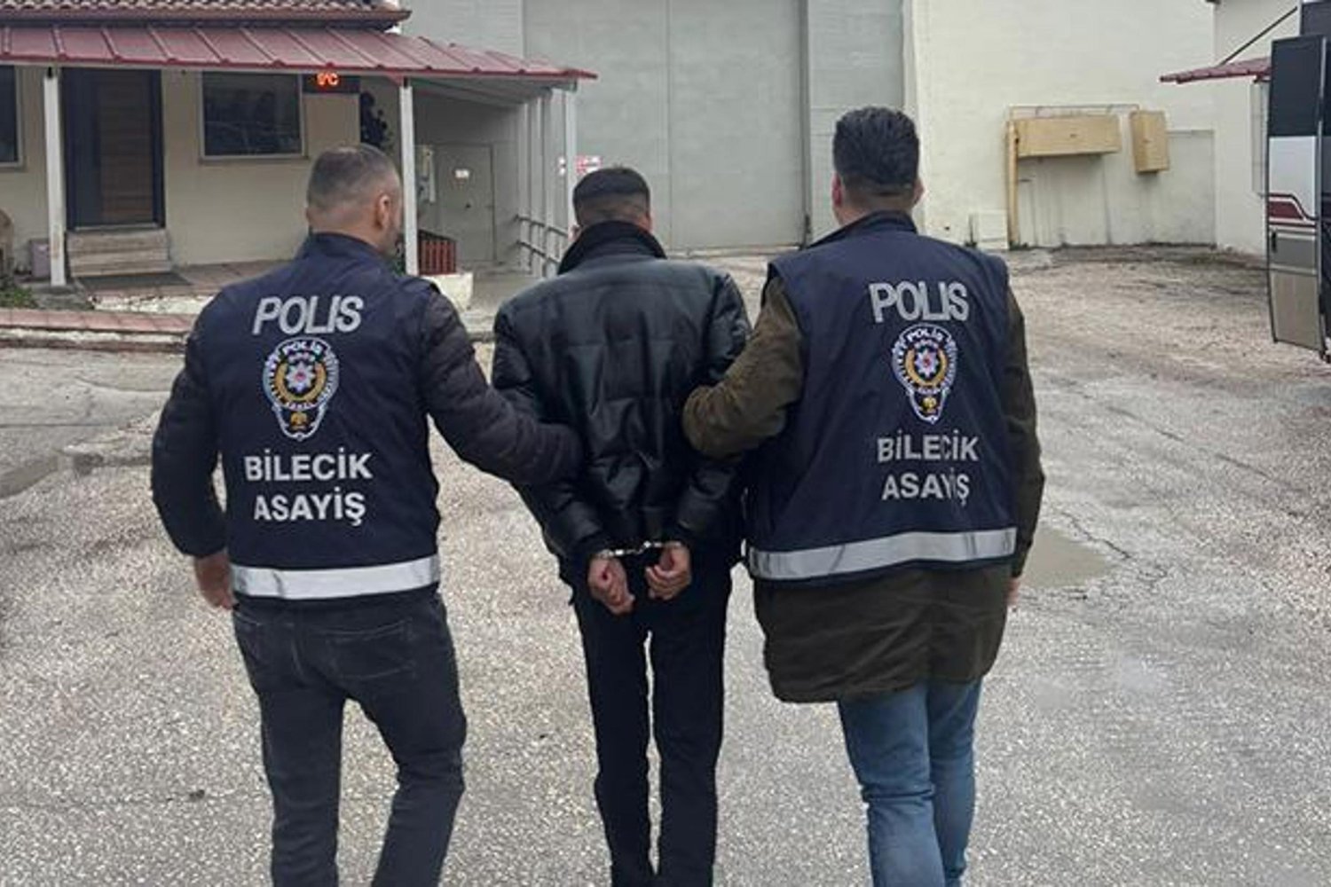 Dolanmış Çiftin Dolandırıcı Yüzü Güldü, Polis Suçluyu Yakaladı