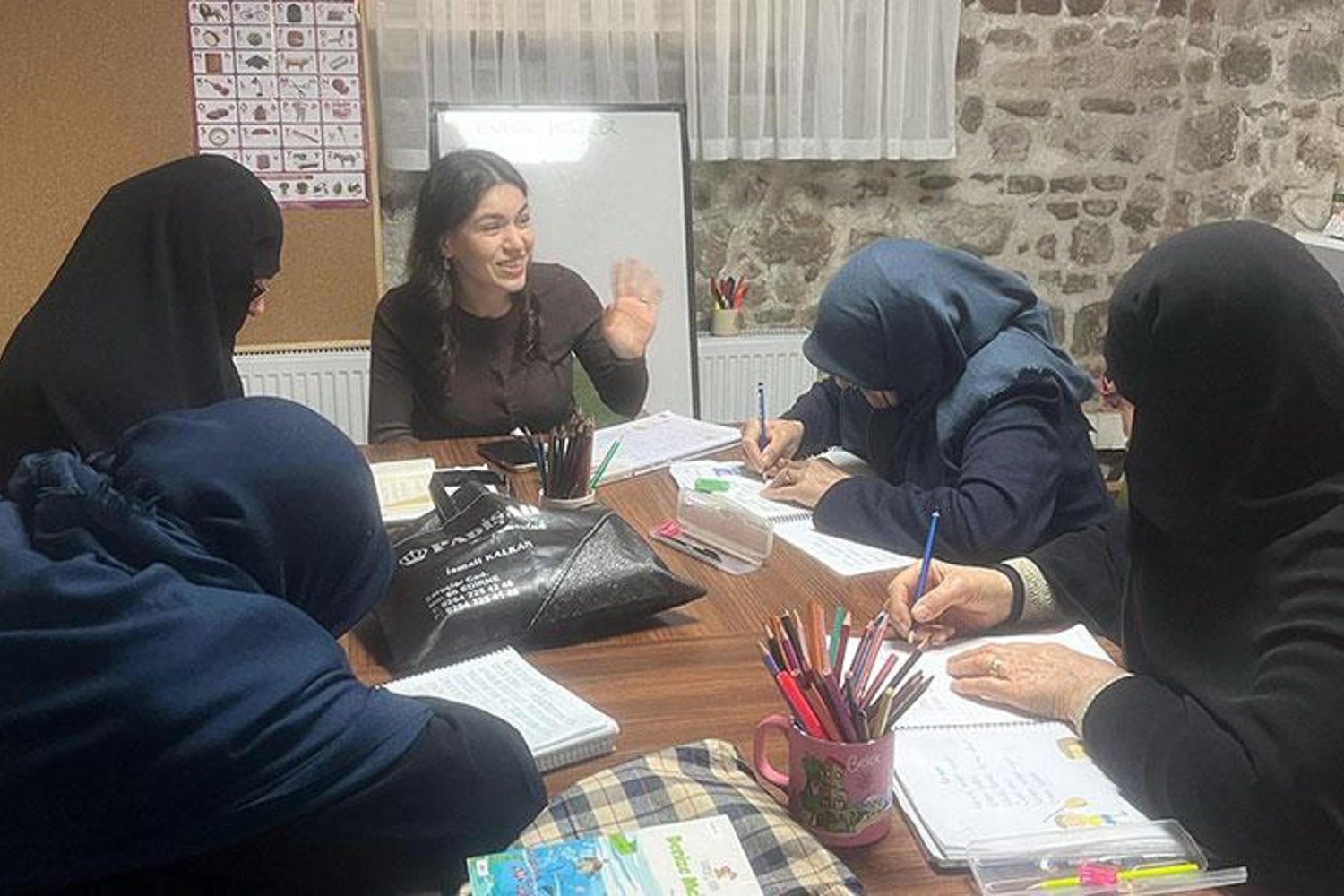 Edirne’de Atatürk Mahallesi Muhtarı Gülden Akman Yılmaz'dan Okuma Yazma Kursuyla Kadınlara Büyük Destek