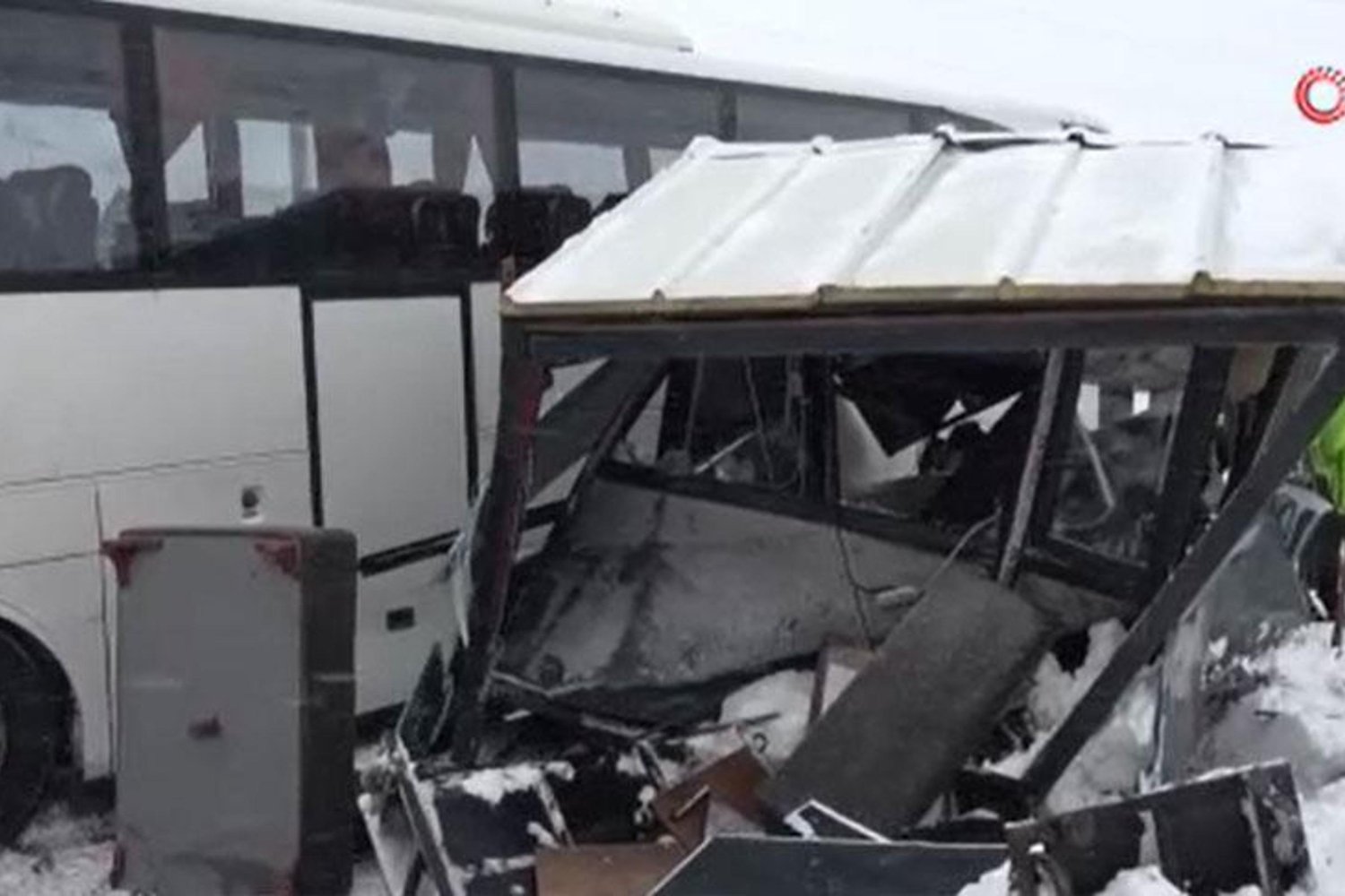 Diyarbakır-Bitlis Yolu Kaza: Otobüs Polis Kulübesine Çarptı, 4 Polis Hafif Yaralandı