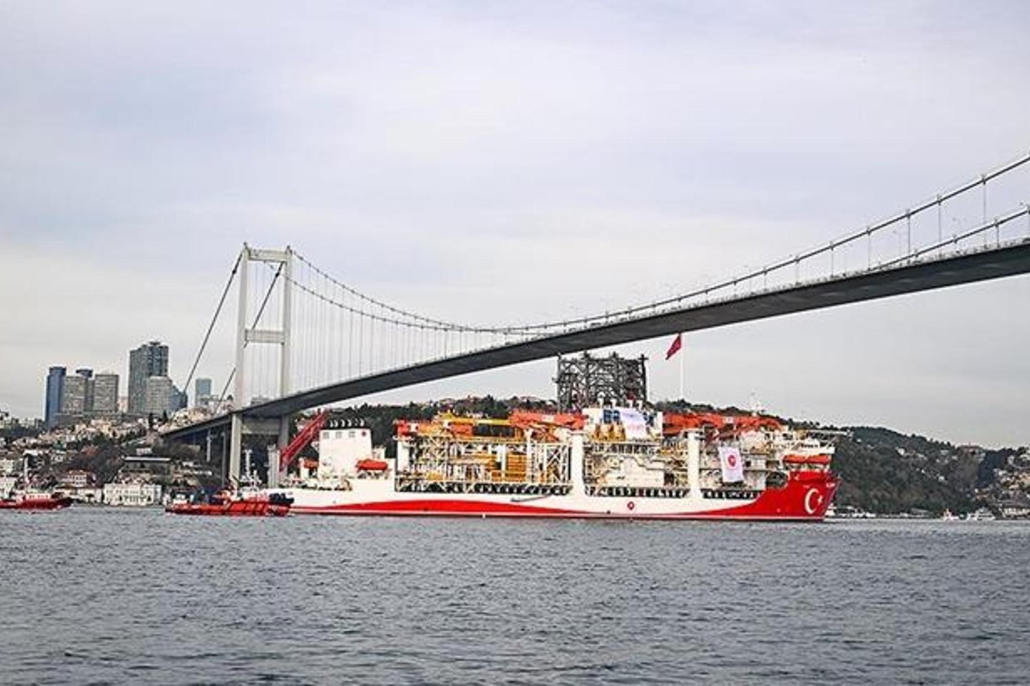 Türkiye'nin Denizlerde Gücü Artıyor: Yıldırım Sondaj Gemisi Boğazda