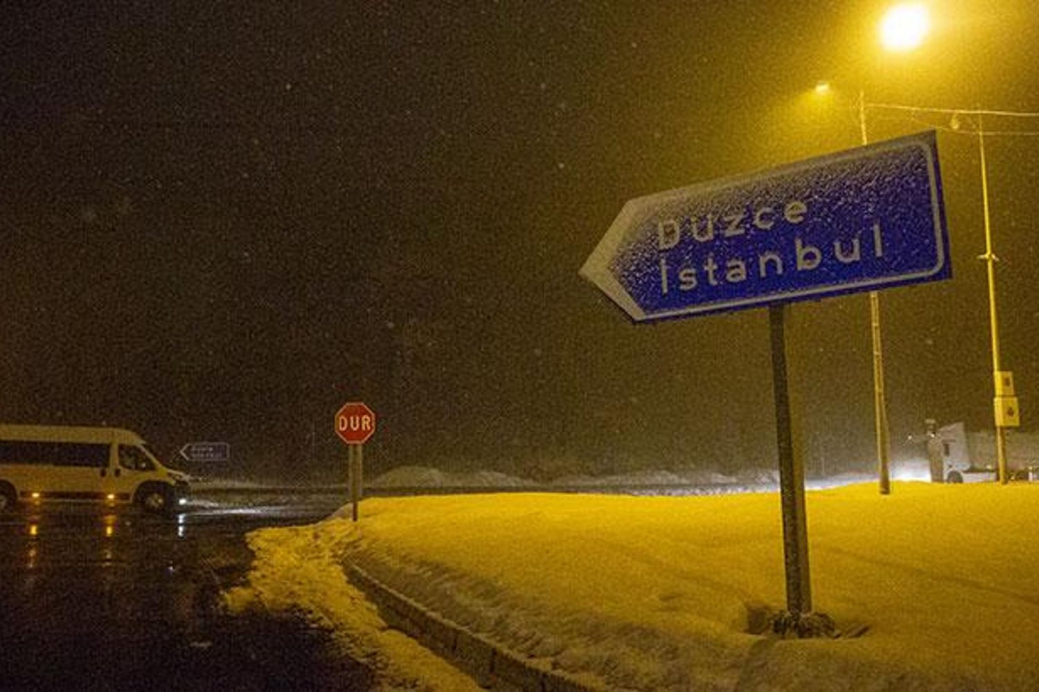 Bolu Dağı'nda Yoğun Kar Yağışı Uyarısı: Karayolu Güvenliği Tehlikede