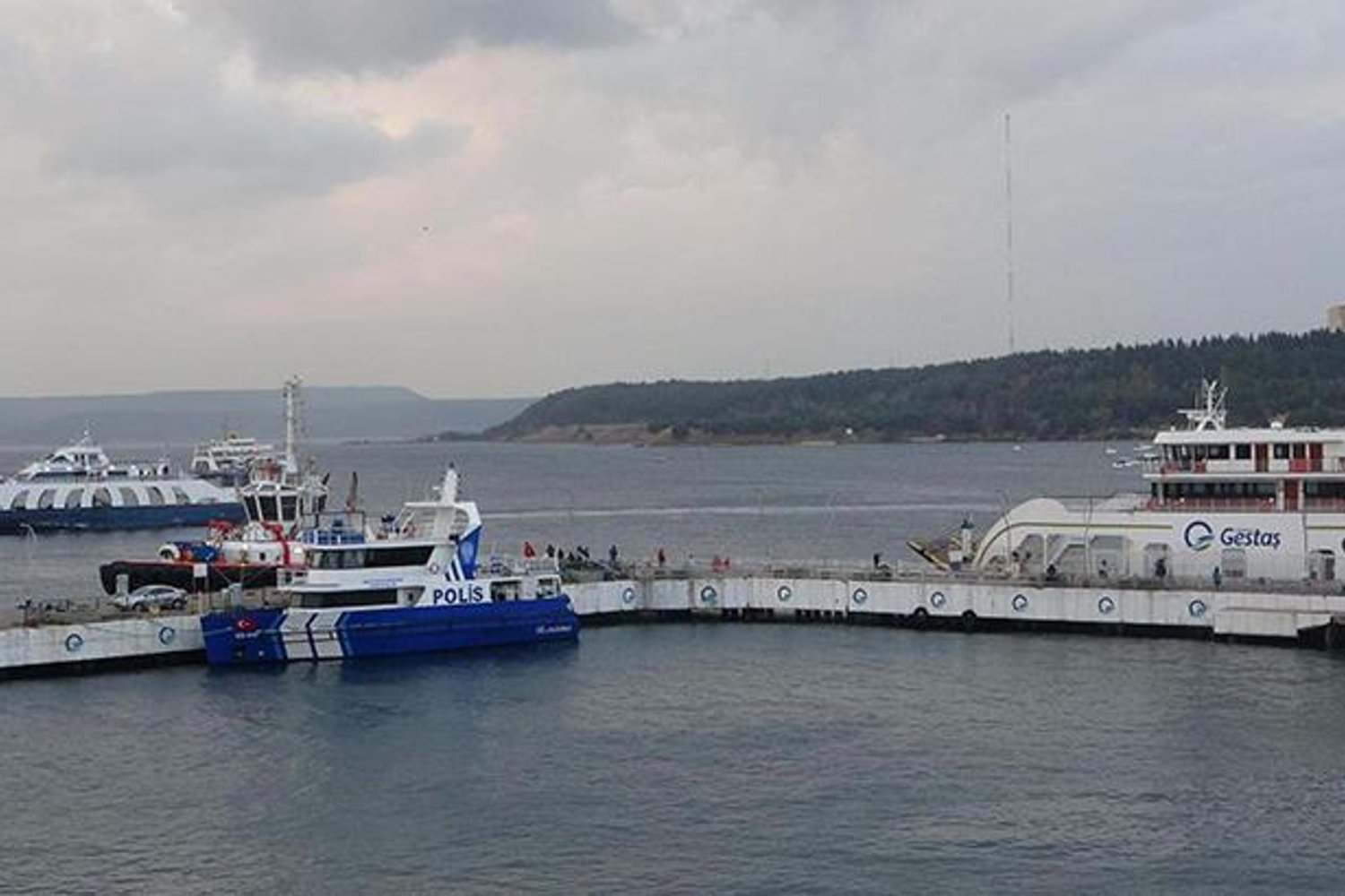 Ege Denizi'nde Fırtına Nedeniyle Feribot Seferleri İptal Edildi