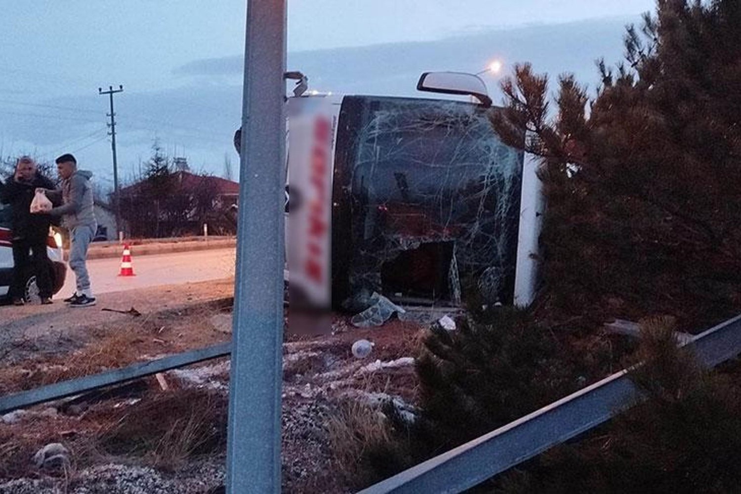 İstanbul-Antalya Yolcu Otobüsü Buzlanma Nedeniyle Devrildi, 12 Yaralı