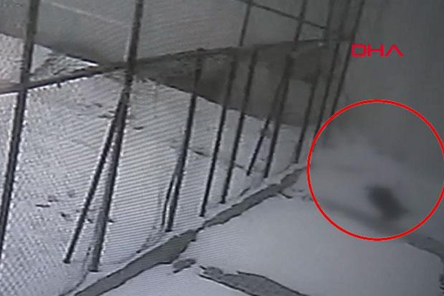 Erzurumda Öğretmen Düşerek Hayatını Kaybetti: Düşme Anı Güvenlik Kamerasında