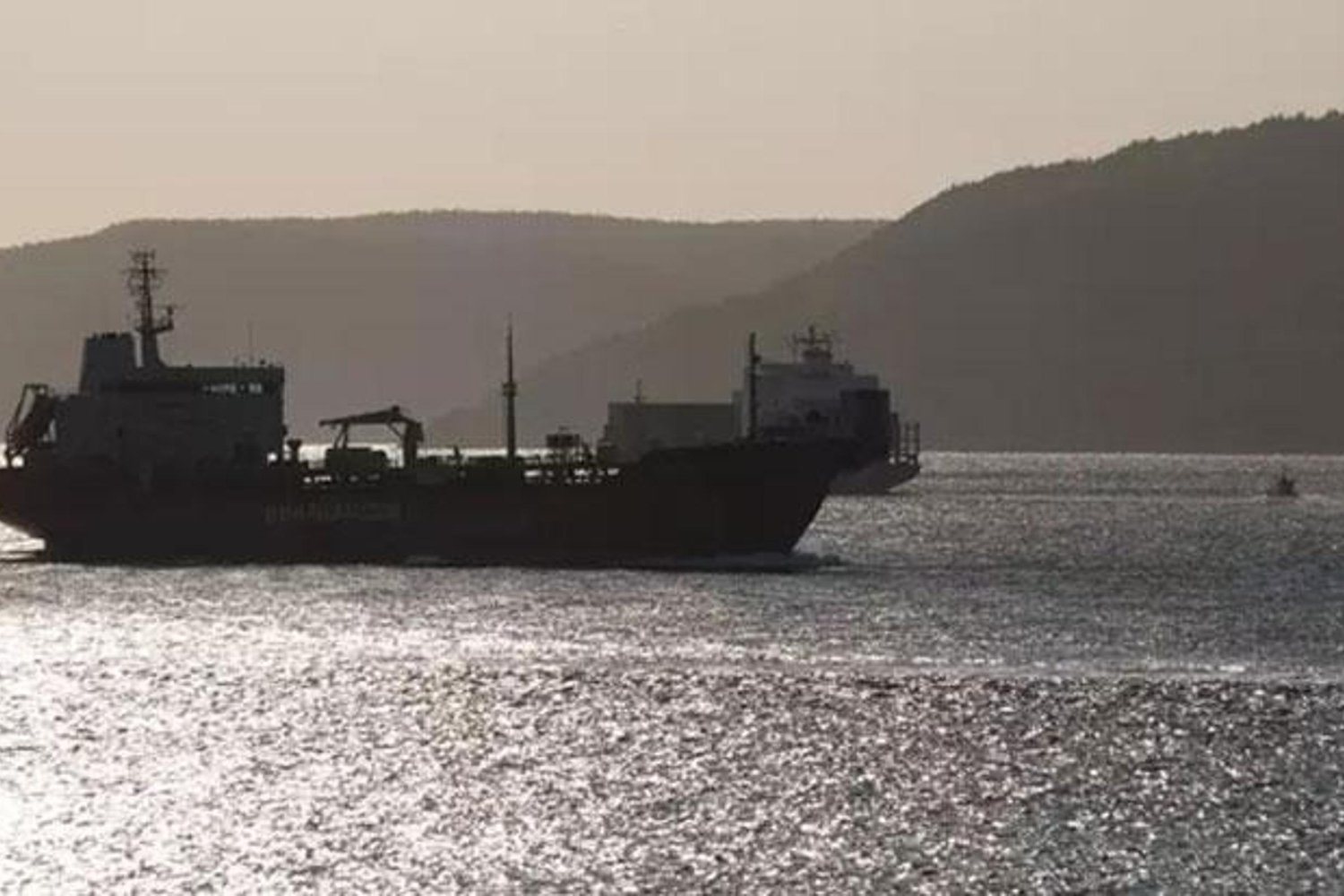 Çanakkale Boğazında Fırtına Gemi Trafiğini Uyardı