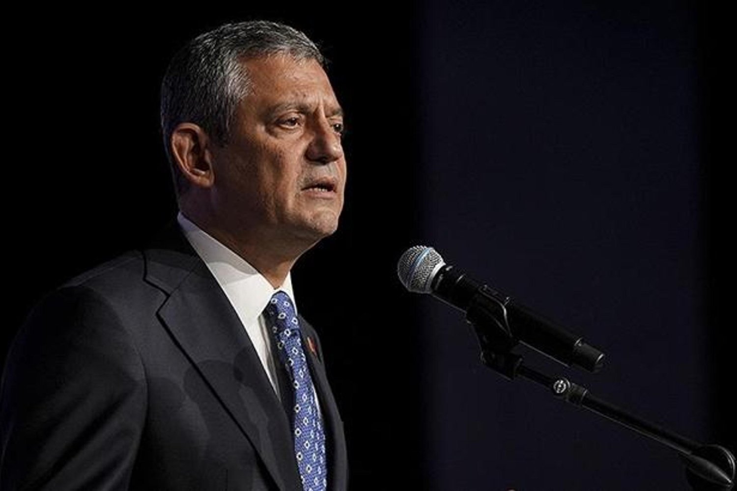 İstanbul Billboard Krizi ve Üye Tartışması CHP ile AK Partide Büyüyor