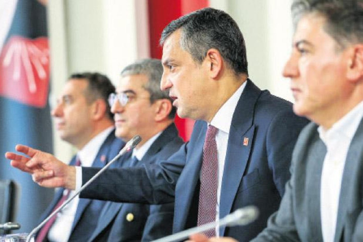 Terörsüz Türkiye İçin Adımlar Atılırken CHP MYK'da Seçim Planlarını Masaya Yatırdı