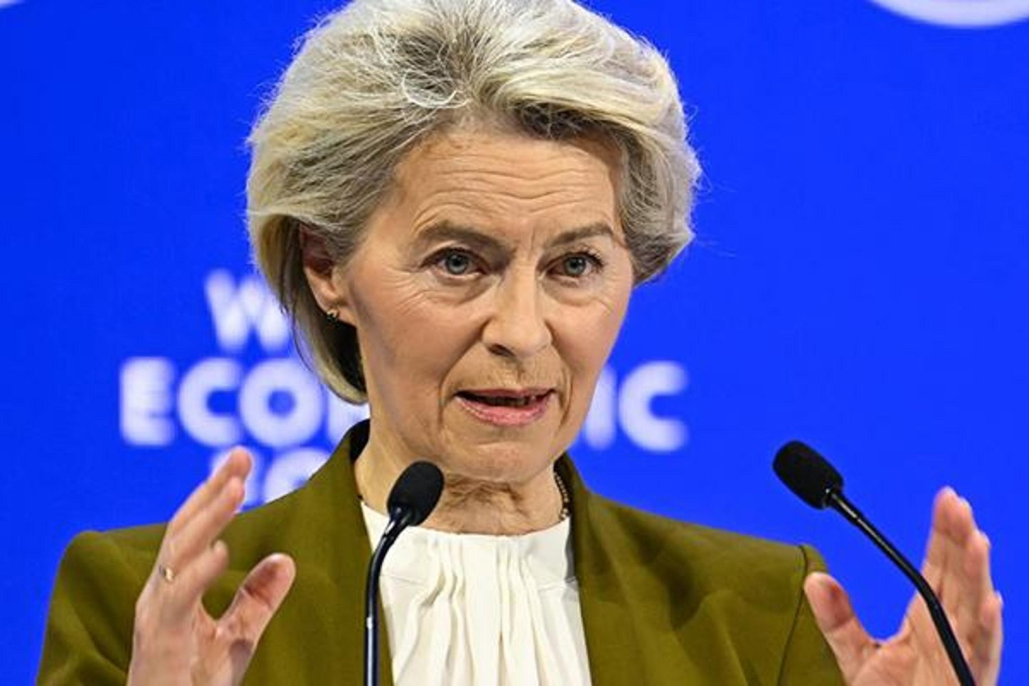 AB Ursula von der Leyen Davos'ta Trump Gümrük Kararını Sert Şekilde Eleştirdi