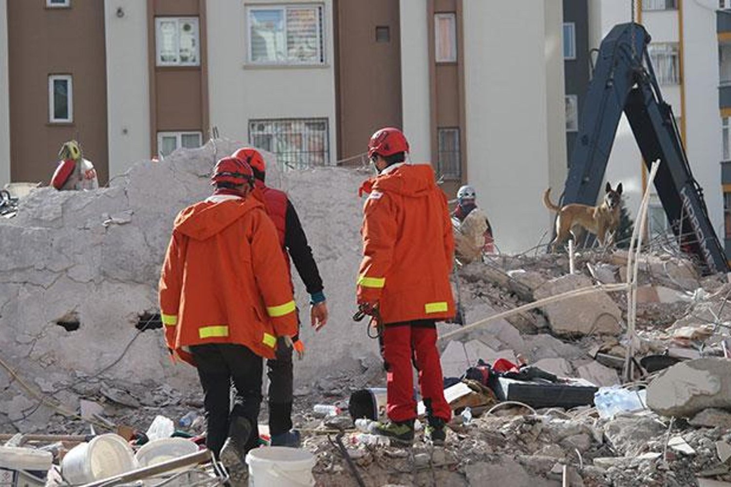 Adana'daki Zeray Apartmanı Davasında Hapis Cezaları Çıkarken Tahliye ve Beraat Talepleri Var