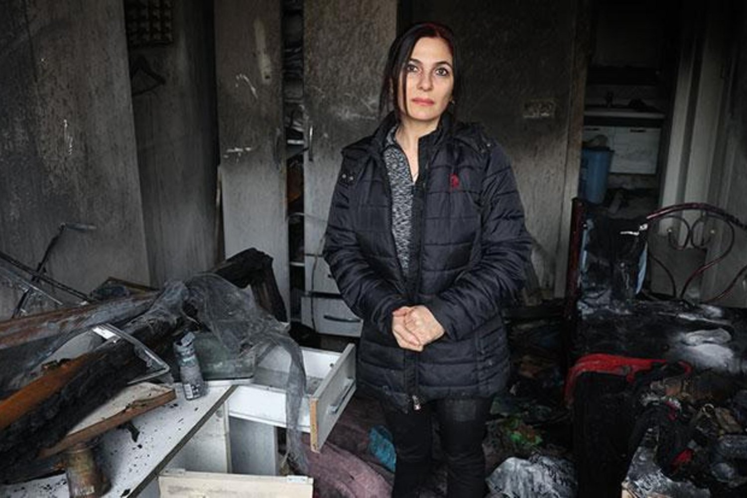 Depremde Yıkılan Evi Yangın Vurdu: Özlem Berrak'ın İkinci Felaketi!