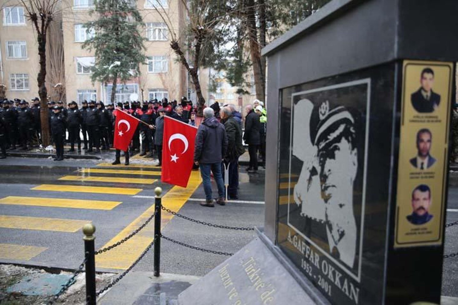 Diyarbakır'da Şehit Okkan ve Polis Memurları Anıldı