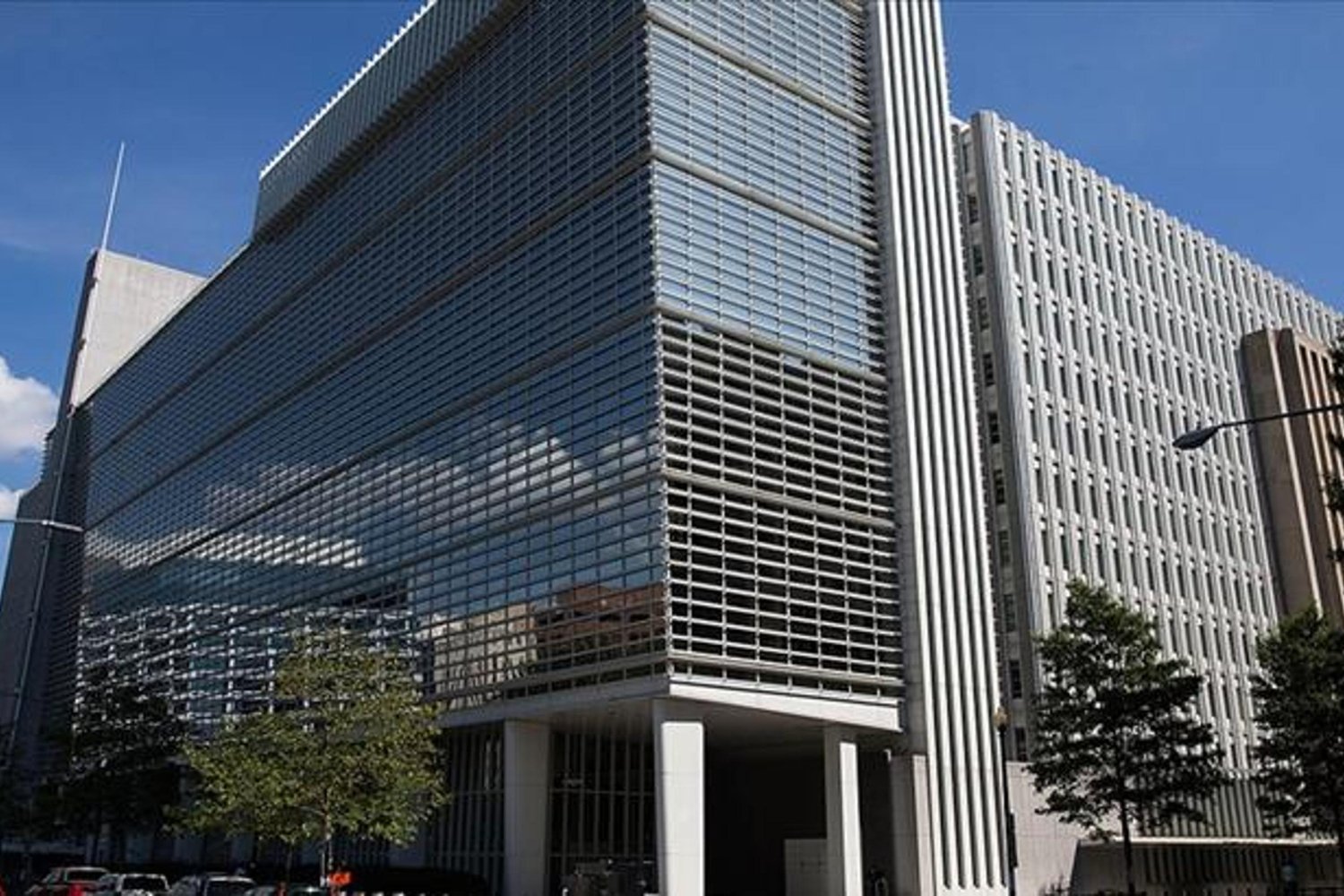 Küresel Ekonomide İstikrar ve 2027 Büyüme Tahminleri Güncellendi