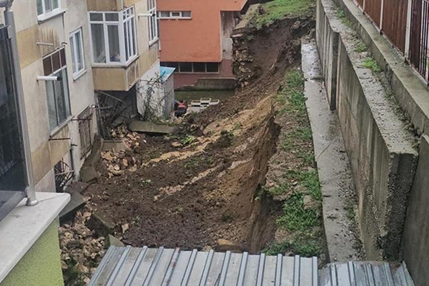 Edirne'de Sağanak ve Yoğun Hasar: İstinat Duvarı Çöktü, Kimse Yaralanmadı