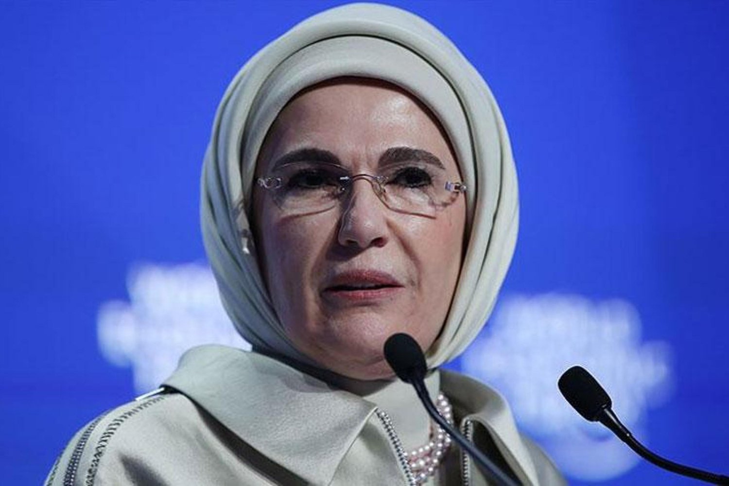 Emine Erdoğan'dan Yarıyıl Tatili Mesajı: Öğrencilere Başarı ve İyi Dönüşler