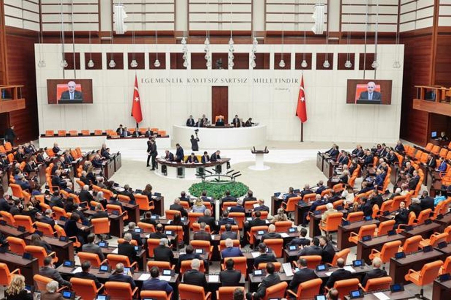 Meclis'te Trafik ve Emeklilik Düzenlemesi Gündemde