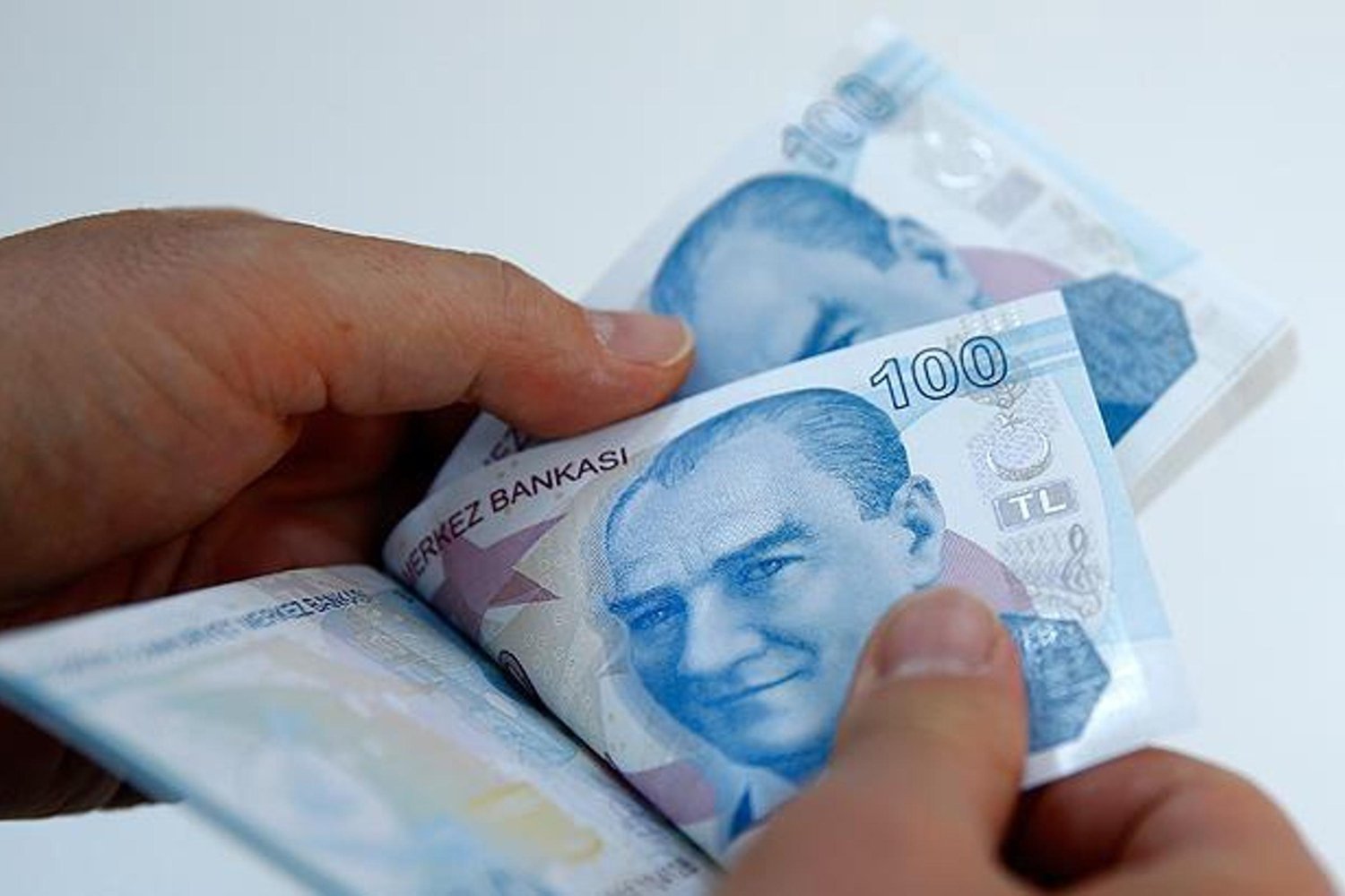 Emekli Maaşlarındaki Artış ve Fahiş Aidatlara Yönelik Yeni Düzenleme Dikkati Çekiyor