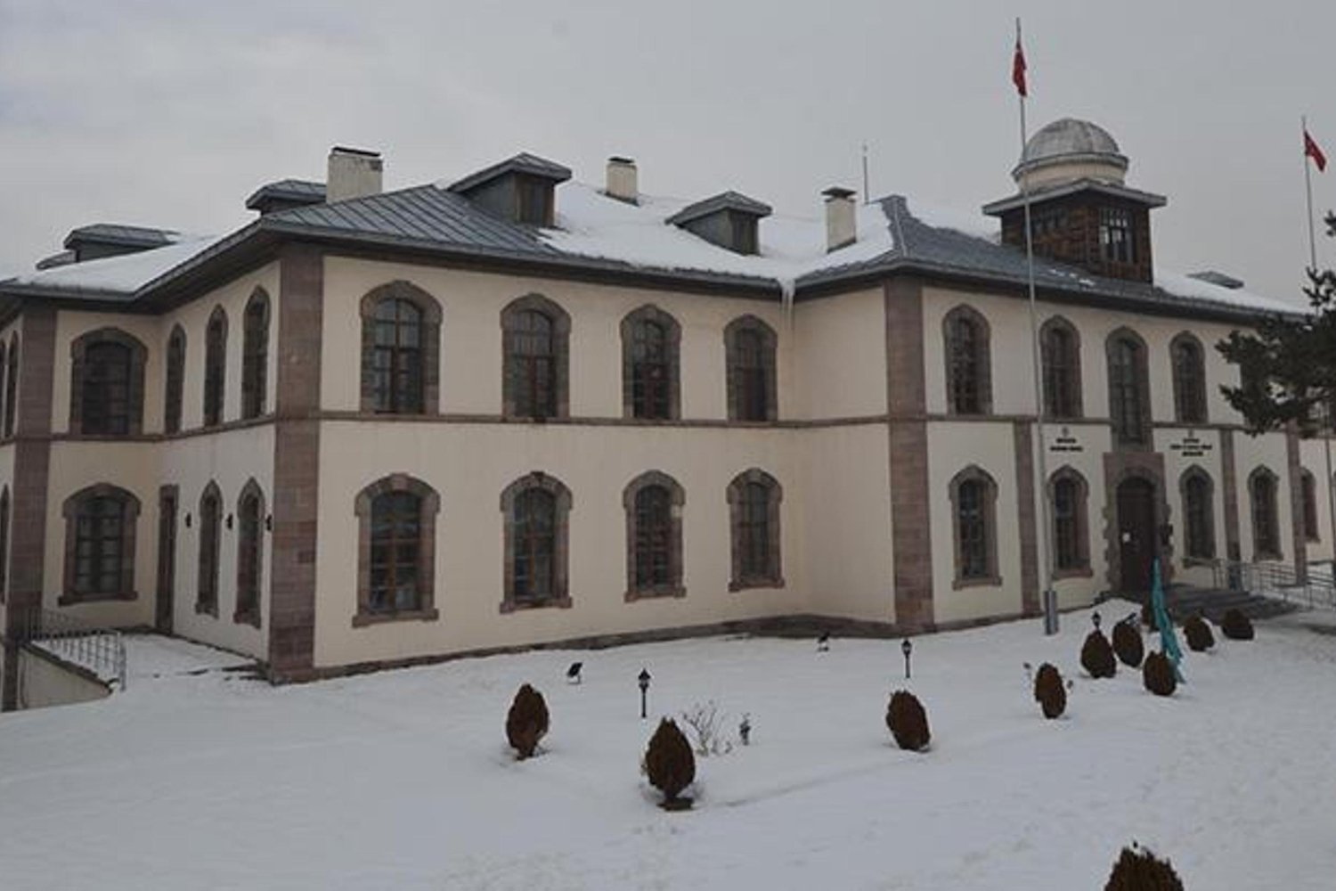 Erzurum Kongre Binası Deprem Riski Nedeniyle Kapatıldı