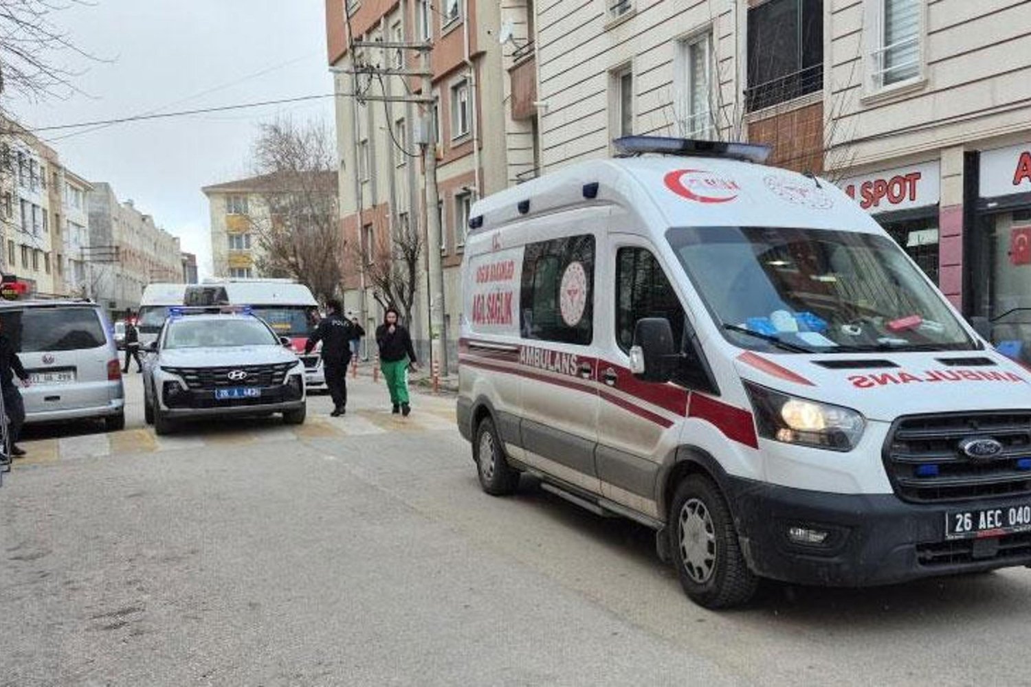 Korkunç Olay: Apartman Girişinde Bıçaklı Saldırı, Takip Etmeniz Gereken Detaylar