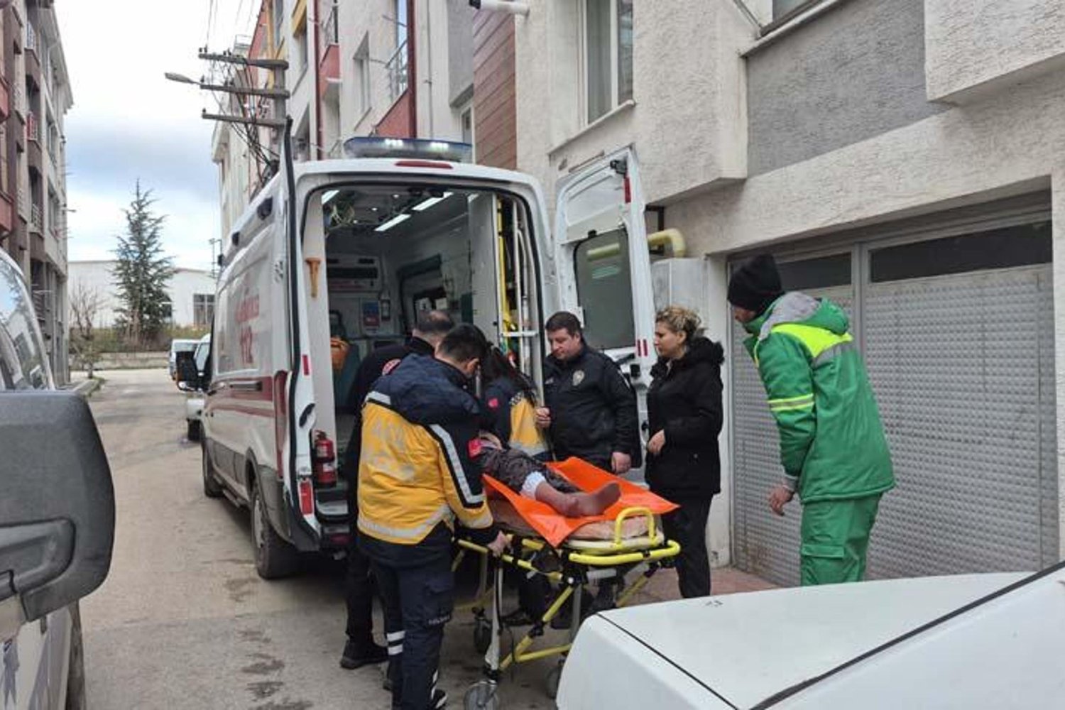 Eskişehir'de Yaşlı Kadın İçin Hızlı Polis Müdahalesi Sağlık ve Güvenlik Birlikteliği