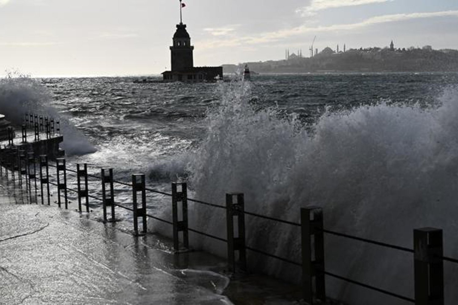 İstanbul ve Türkiye genelinde şiddetli rüzgar ve yağış uyarısı!