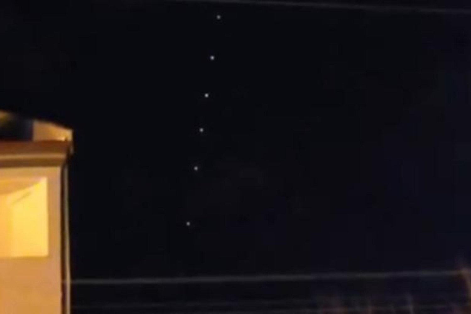 İnegöl'de Gökyüzünde Parlayan Işıklar Paniği! Uzaylı mı Terörü Nedir?