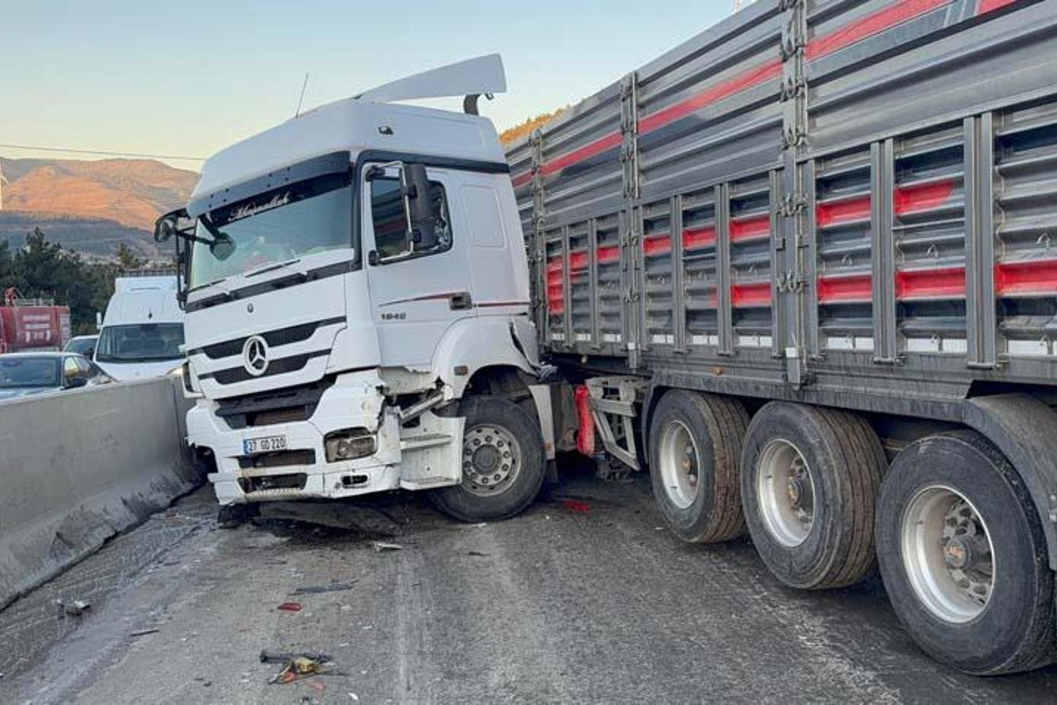 Buzlu Yolda Zincirleme Kaza: 11 Yaralı