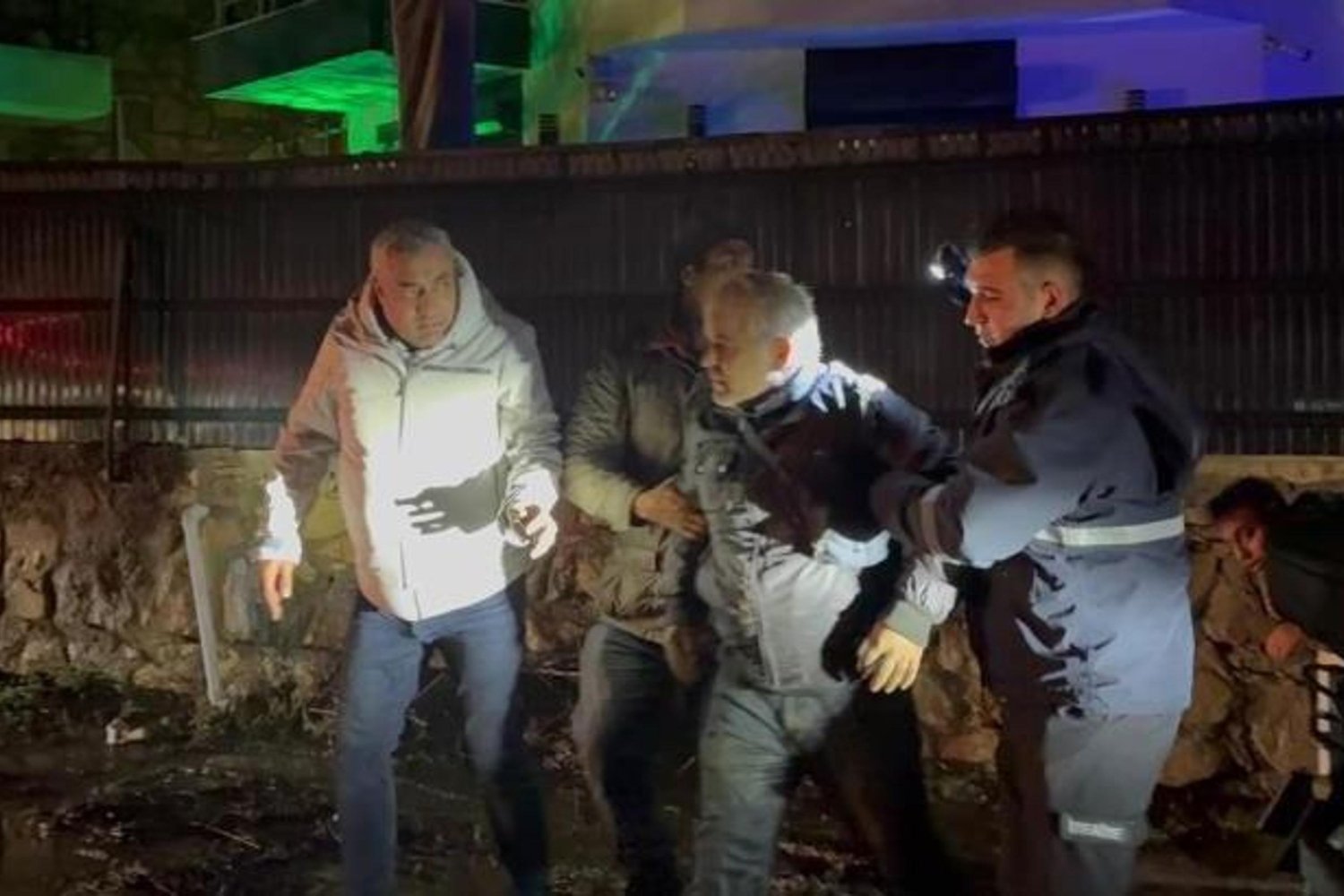 Datça'da Sele Kapılan Araçta Bulunan Ahmet U., Sağ Kurtarıldı