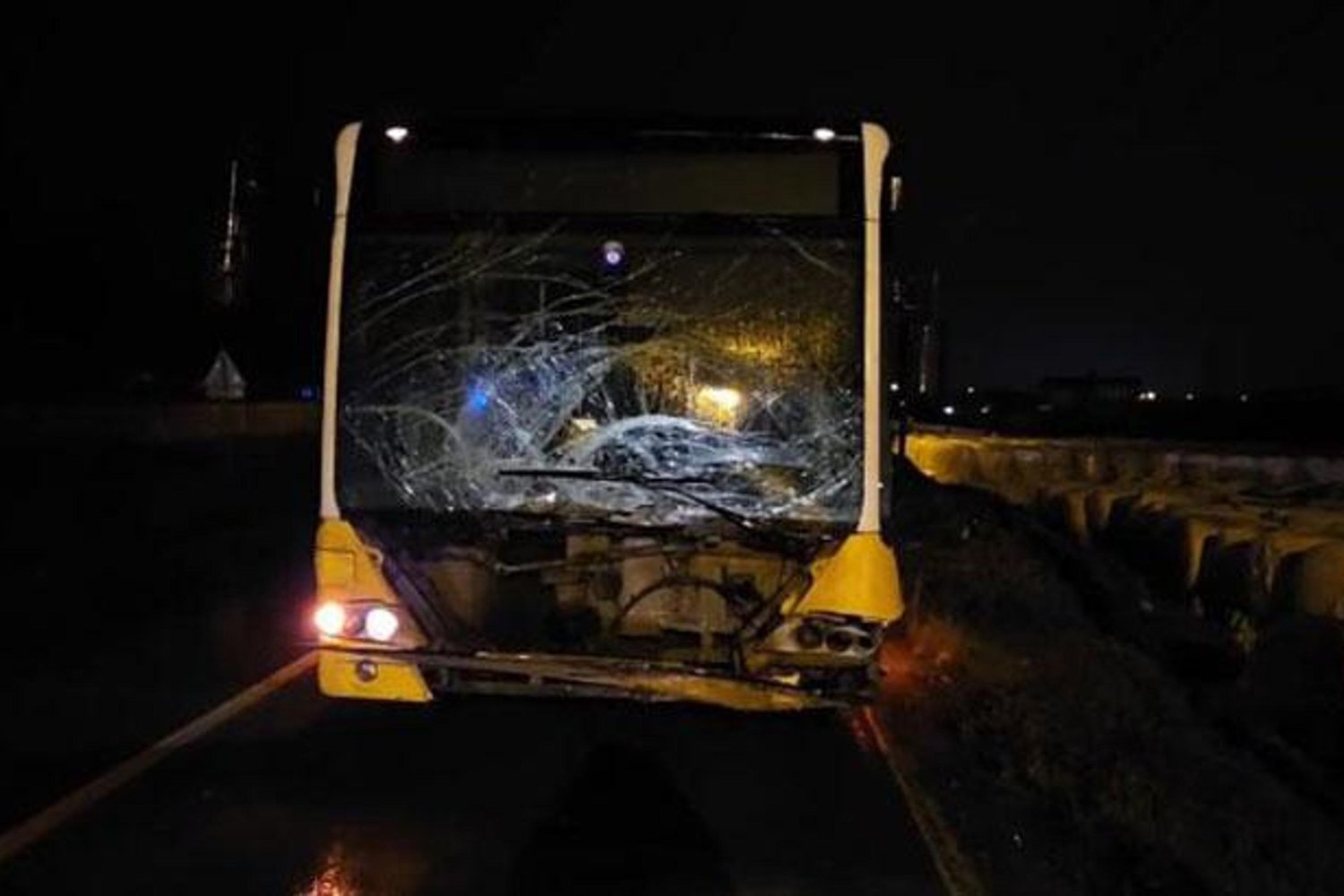 İETT Otobüsü ve Hafif Ticari Kırmızı Alarmda: Özkan Dalkılıç Hayatını Kaybetti