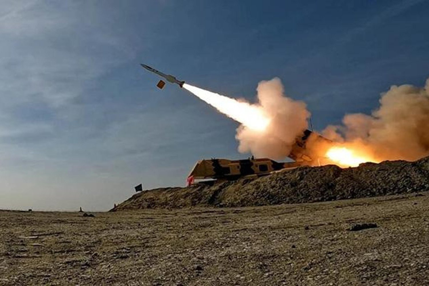 İran ABD’ye Sert Yanıt Verdi: Körfez’de Güç Gösterisi ve Savunma İşbirliği