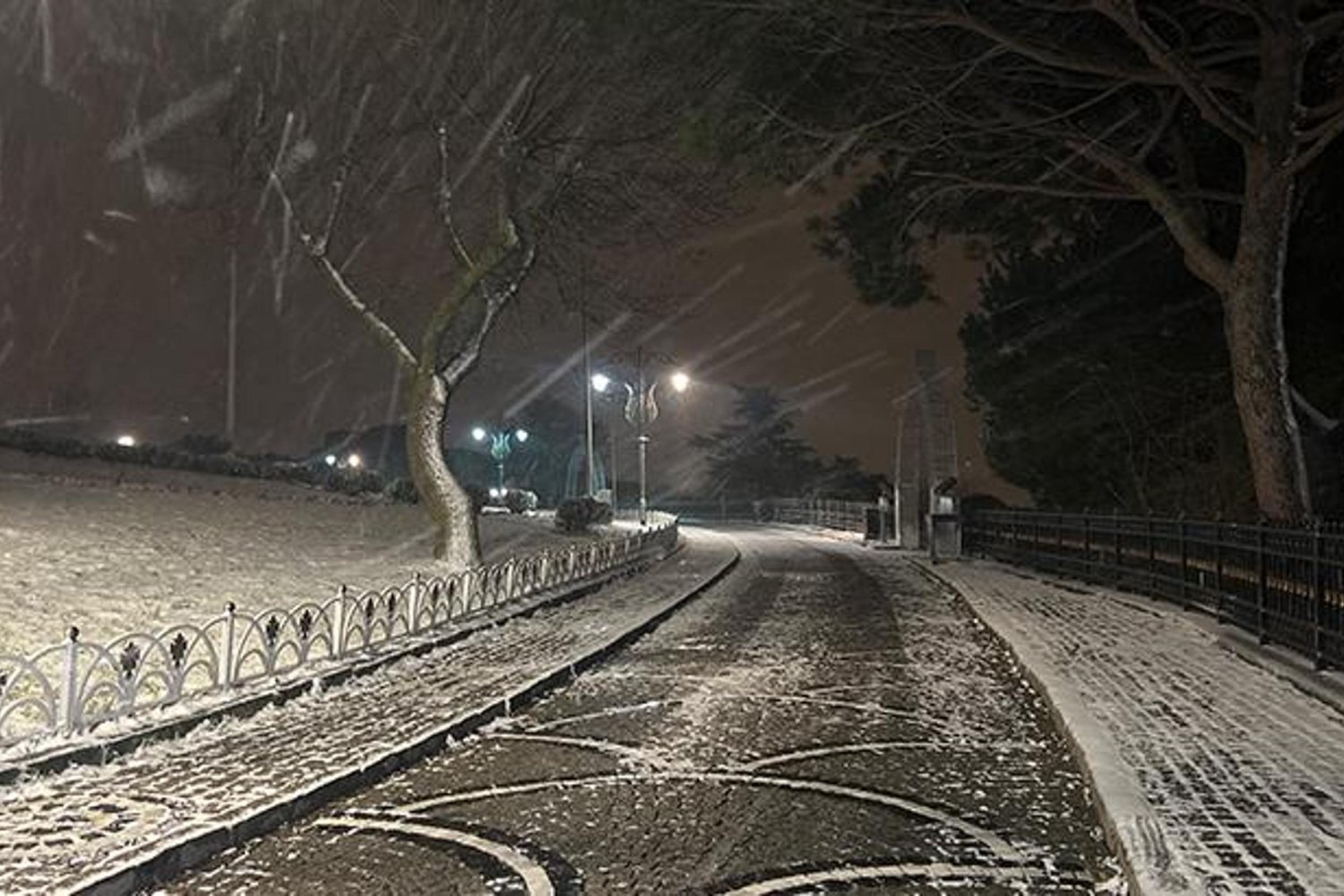 İstanbul'da Kar Yağışı Devam Ediyor! Sarı Alarm ve Güncel Durum