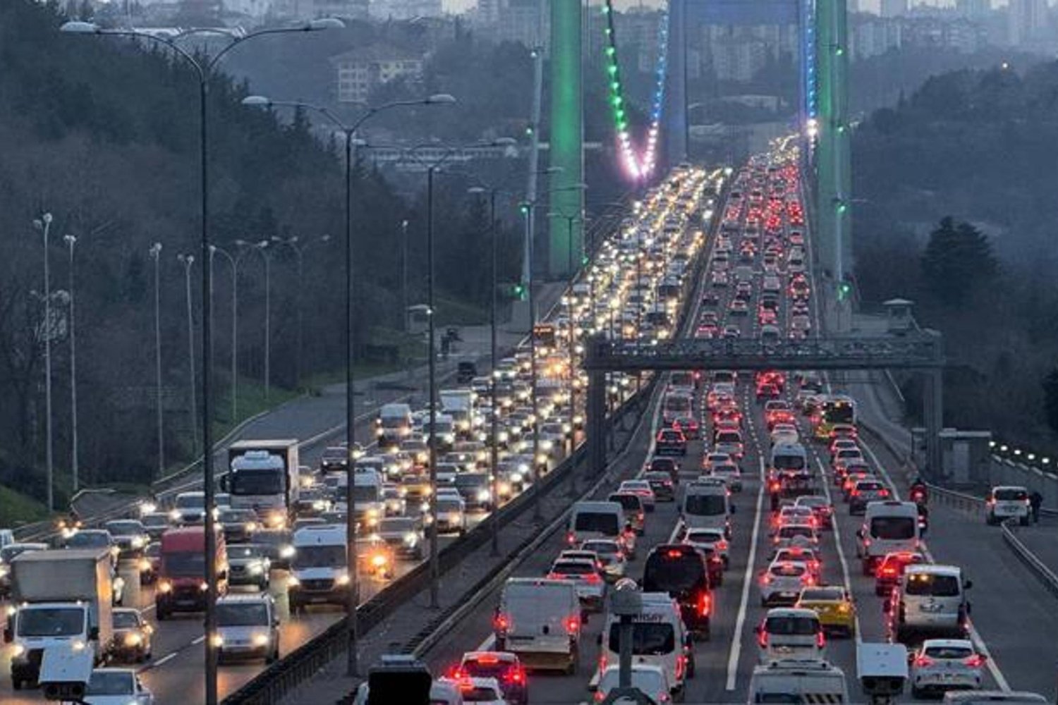 İstanbul Trafik Durumu Üzücü Seviyede: Yoğunluk %85'e Ulaştı