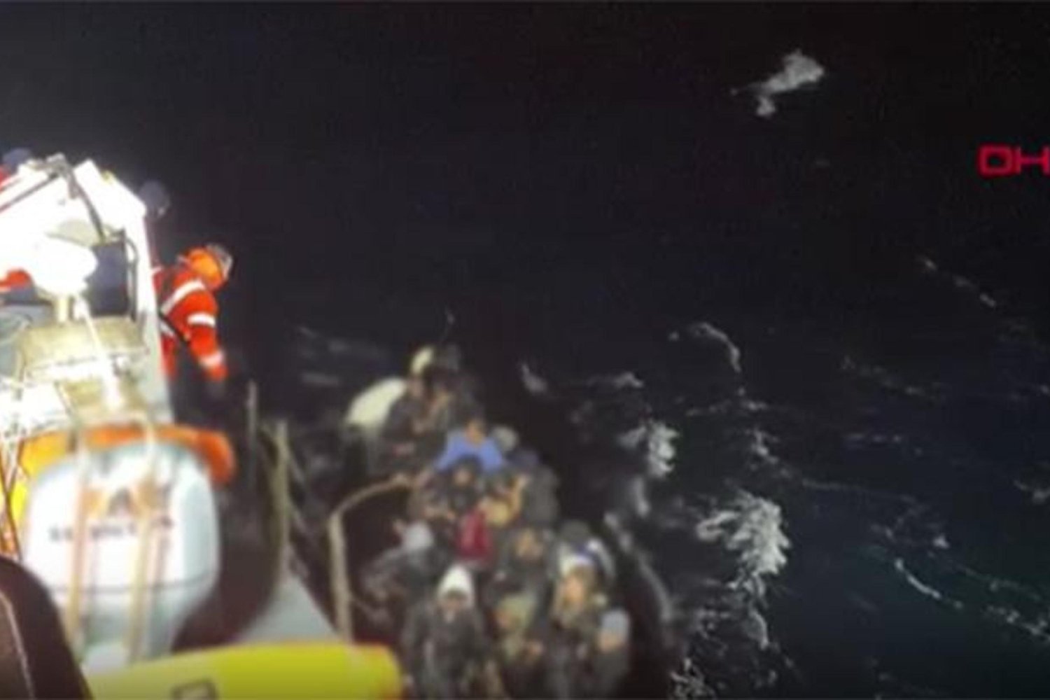 İzmir Dikili'de Göçmen Botu Kurtarma Operasyonu: 37 Sağ, 1 Vefat