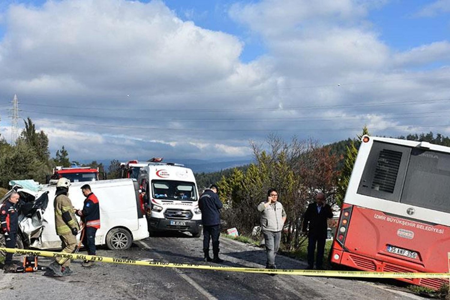 Kaza Sonrası Feci Detaylar: Otobüs ve Minibüs Çarpışmasıyla 1 Ölü, 7 Yaralı