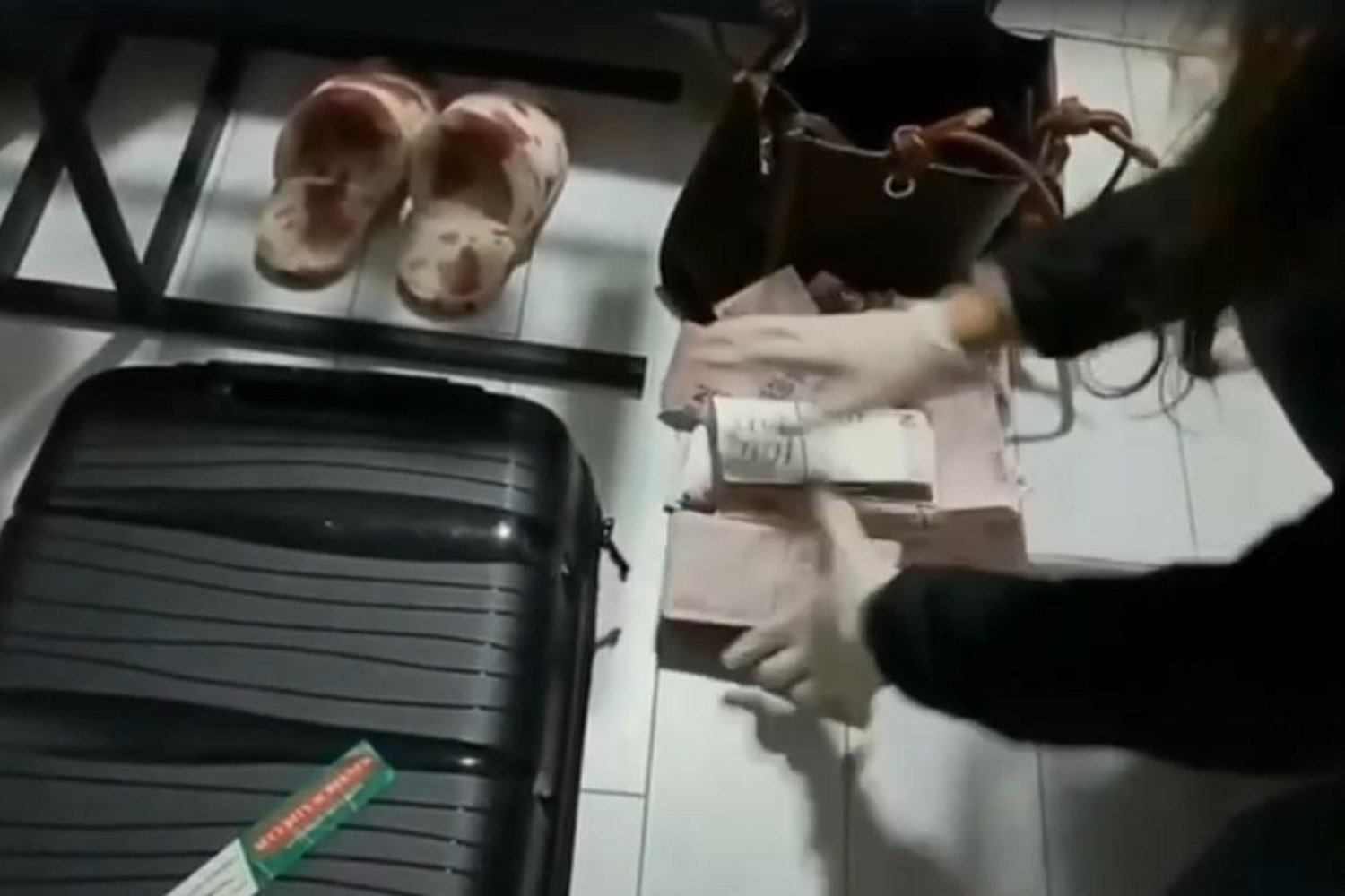 İzmir'de İnsan Ticareti Operasyonu: 14 Kadın Kurtarıldı, 4 Şüpheli Tutuklandı