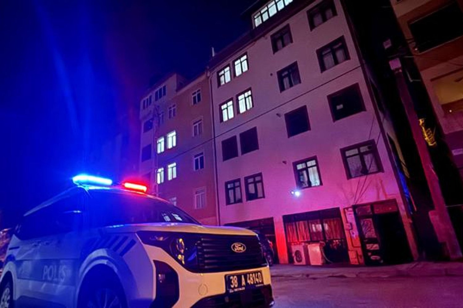 İstanbul'da Kanlı Olay: Bıçaklama Sonucu Bir Genç Hayatını Kaybetti