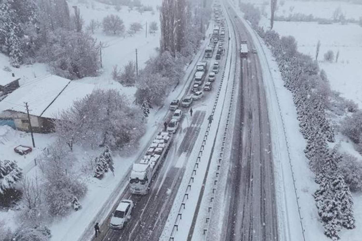 Uşak'ta Kar Yağışı Trafiği Achef İşte Çözüm Süreci
