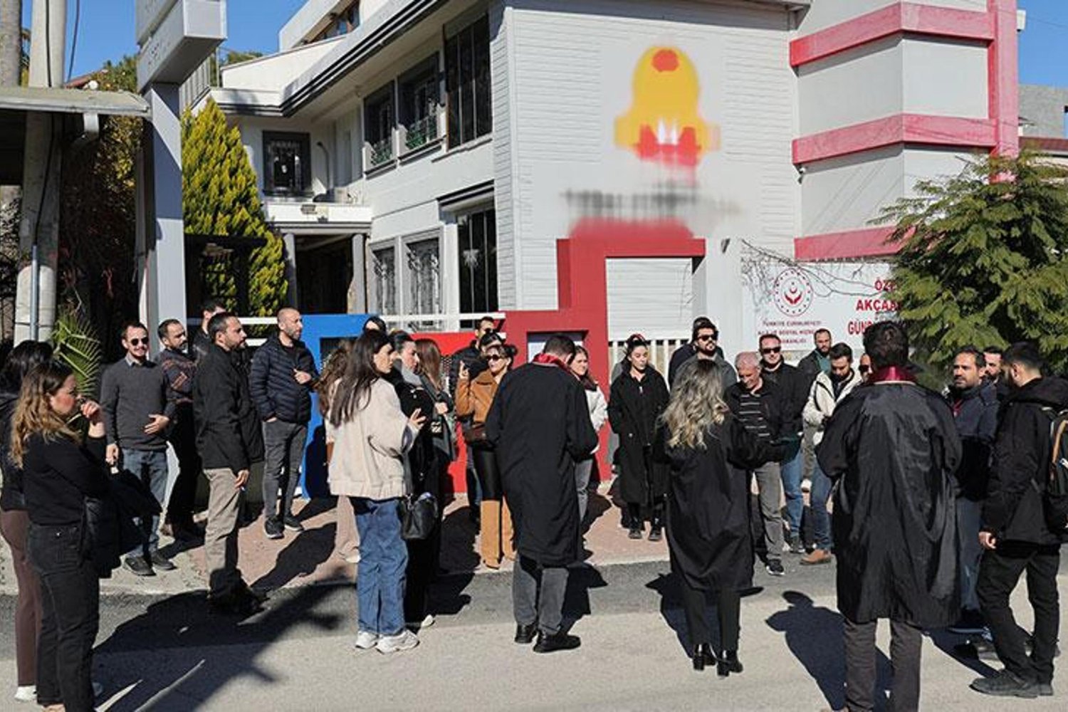 Adana’da Okul İflası: Veliler Mağdur, Eğitime Ara Verildi