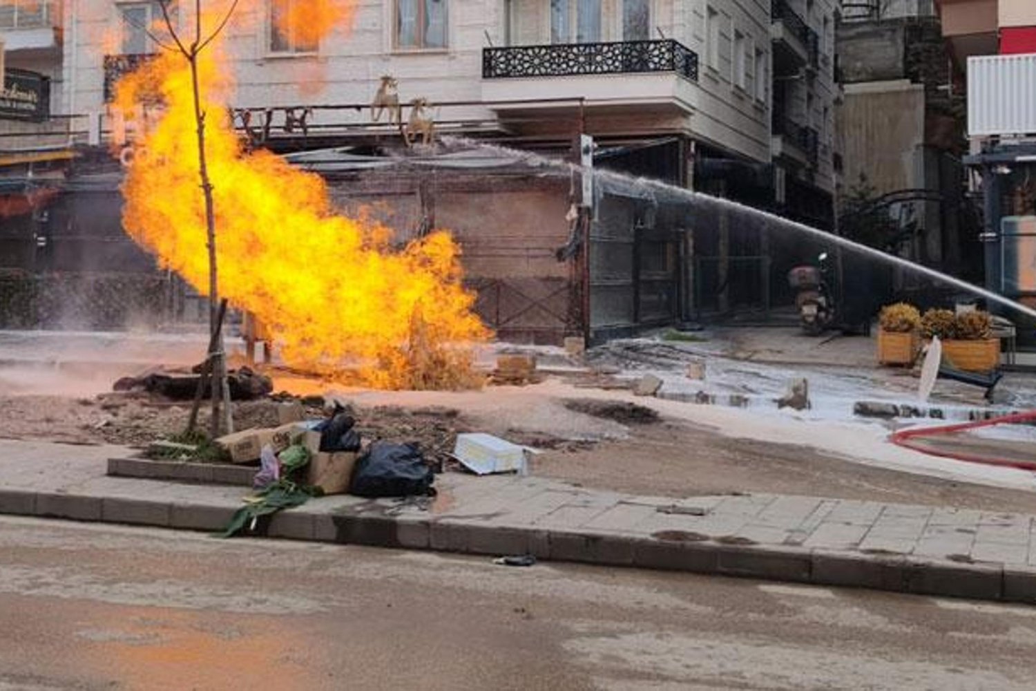 Kırıkkale'de Doğal Gaz Patlaması: Bir İşçi Yanıklarla Hastaneye Kaldırıldı