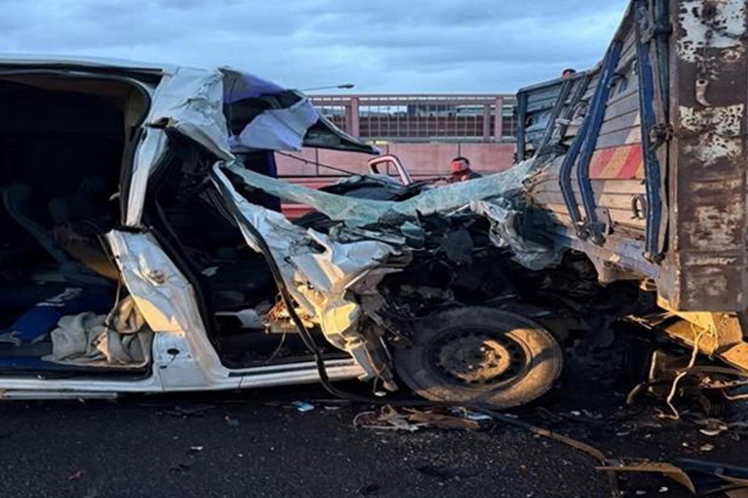 Kaza Sonrası Üzücü Haber: Servis Minibüsü Şoförü Hayatını Kaybetti