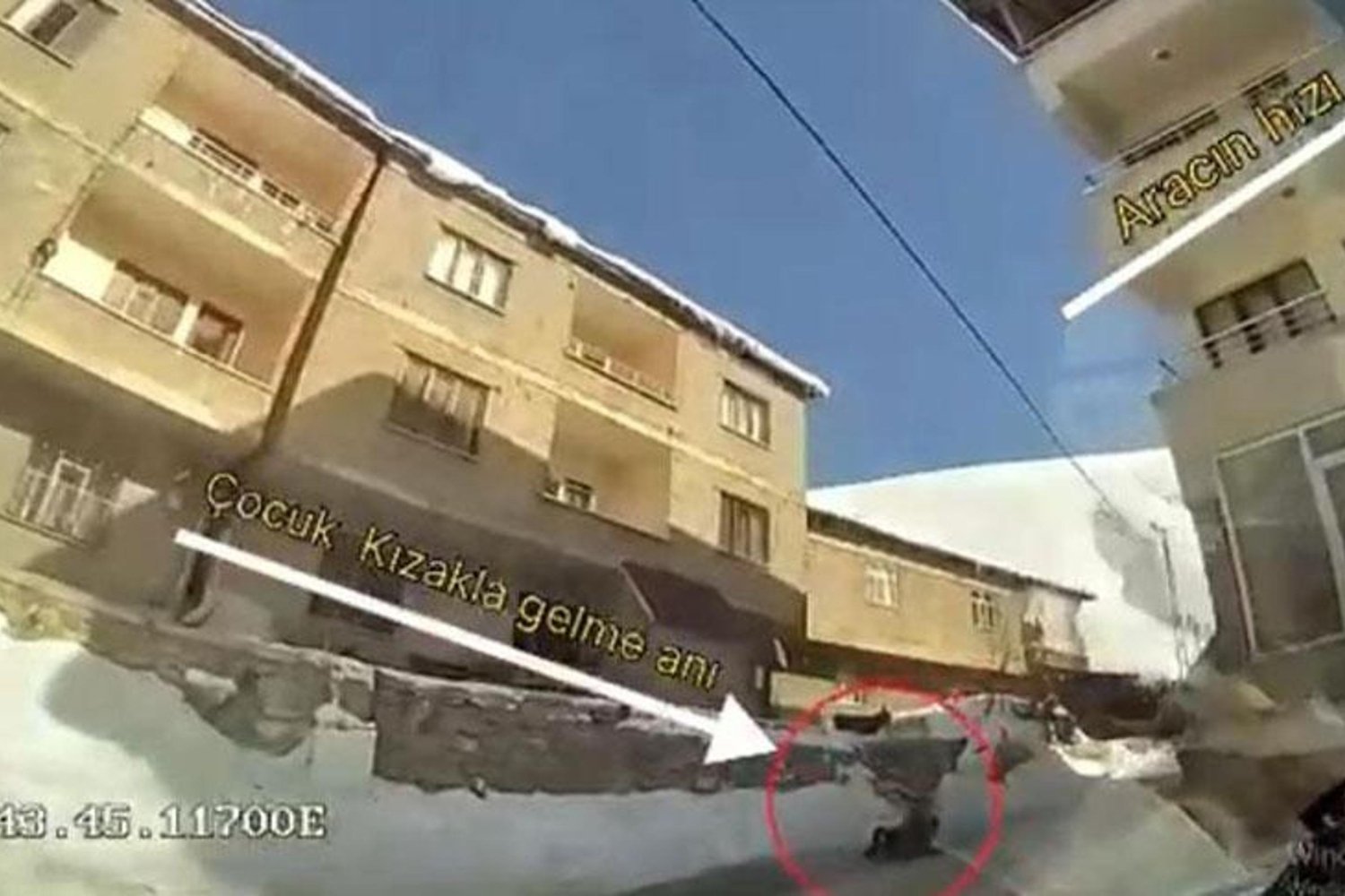 Hakkari'de Kızak Kayarken Otobüs Çarptı: Çocuk Ağır Yaralandı