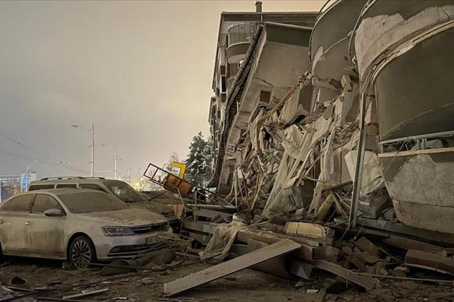 Malatya'da Yüksek Hapis Cezası Kararları: Deprem Sonrası Yıkılan Apartman ve Belediye Görevlileri