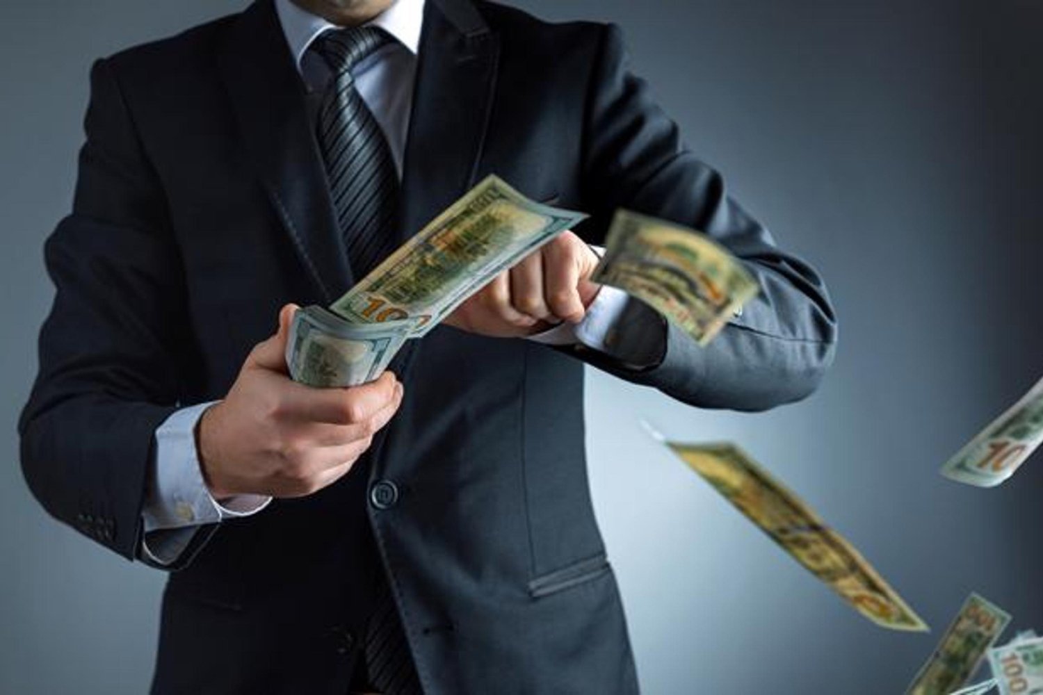 Dünyanın En Zengini Milyarderler Servetiyle Yoksulluğa Son Vermeyi Engelliyor