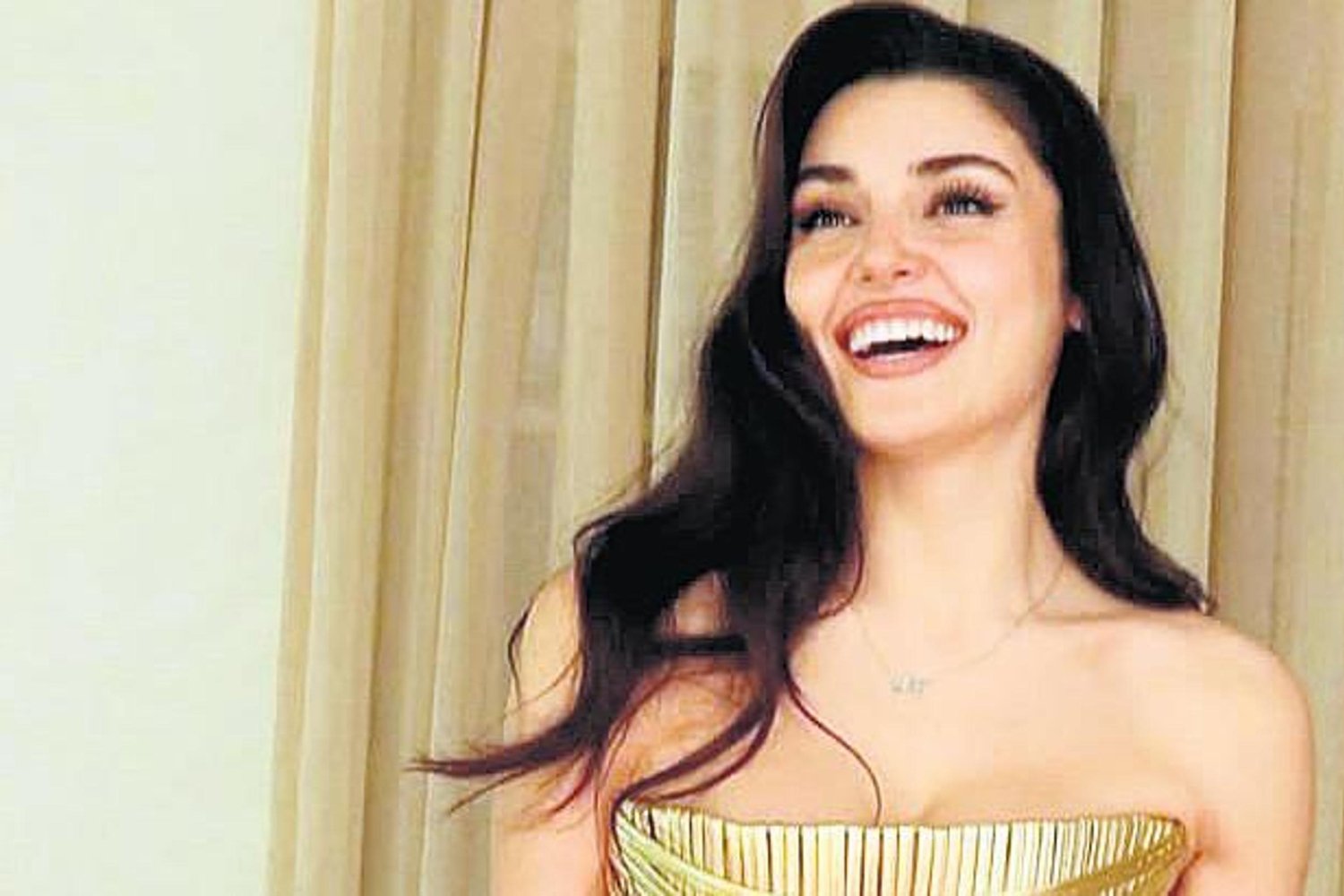 Yılbaşı Eğlencesinde Ünlülerin Şıklıkları ve Romantik Anları