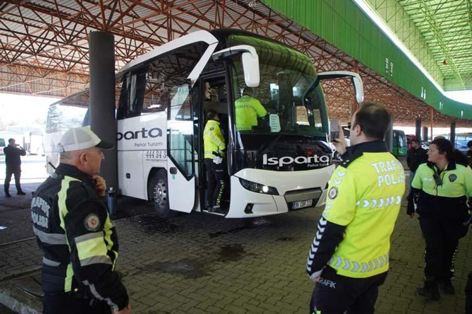 Edirne Otogarı Korkutucu Kaza: Otobüs Kontrolden Çıktı, 1 Kişi Hayatını Kaybetti
