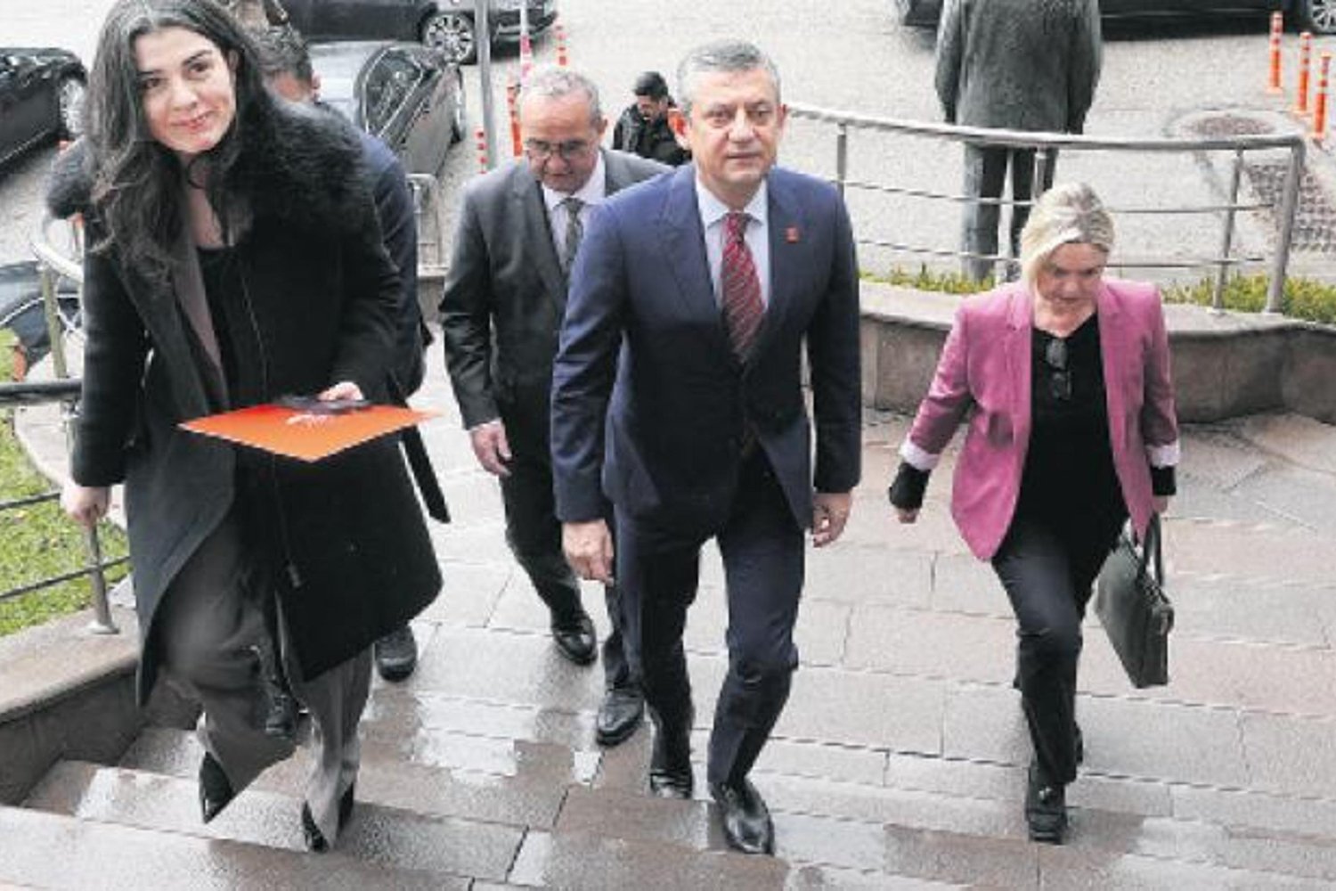 CHP'de Ekonomi ve Seçim Hazırlıkları Dikkat Çekiyor